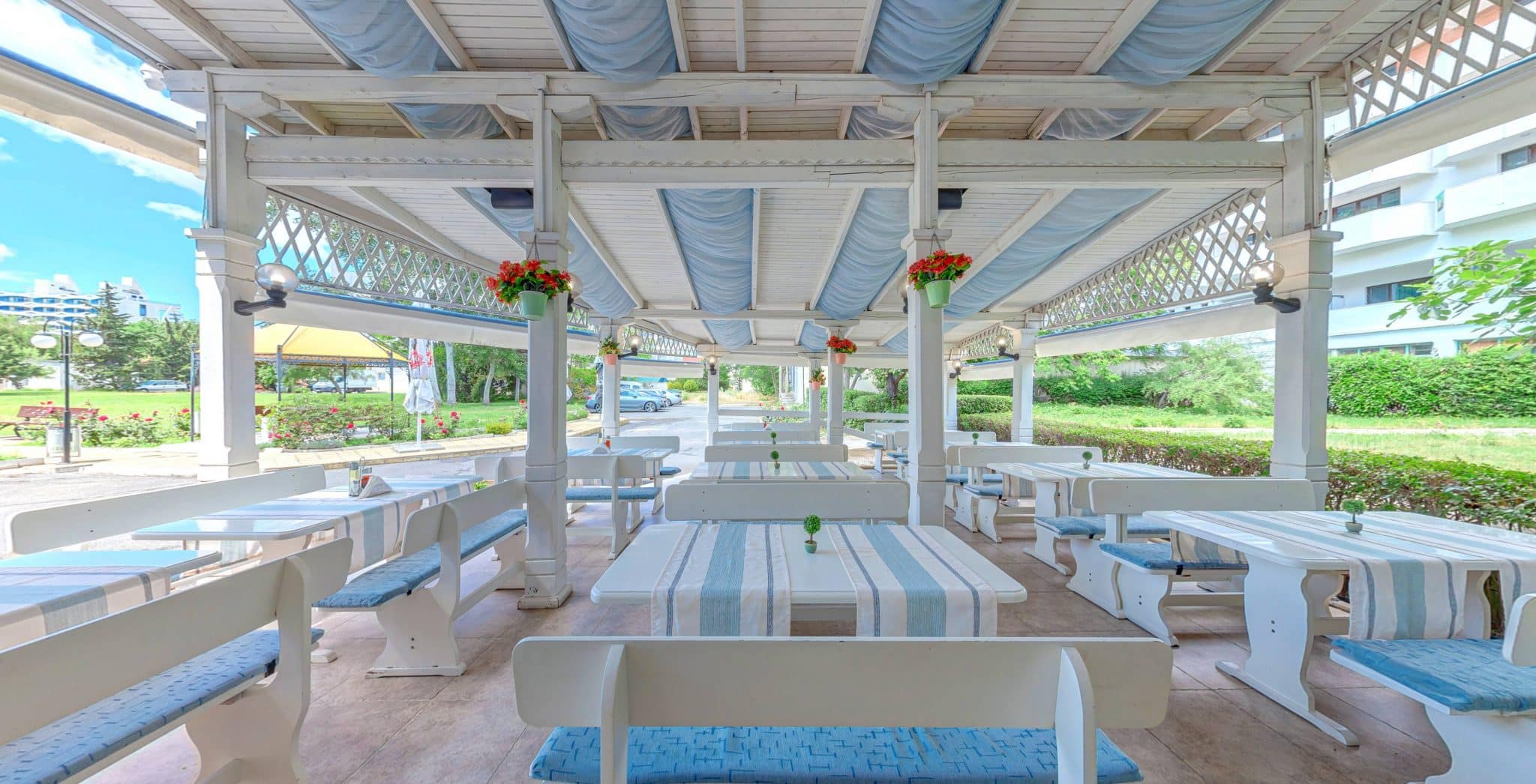 Pliska Hotel-Terasa restorana.jpg