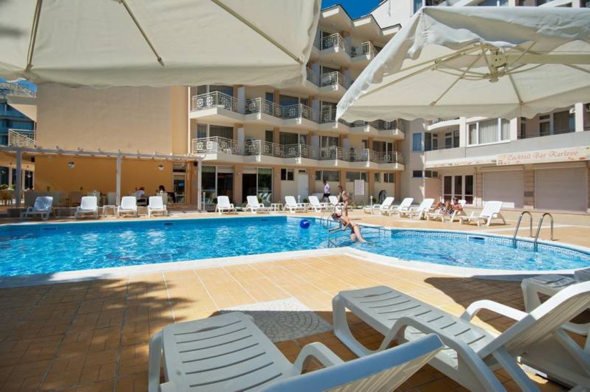 Karlovo Hotel-Bazen.jpg