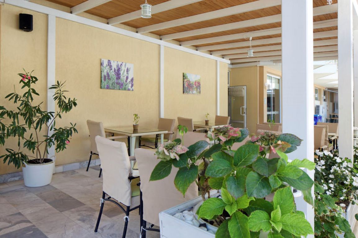 Karlovo Hotel-Terasa restorana.jpg
