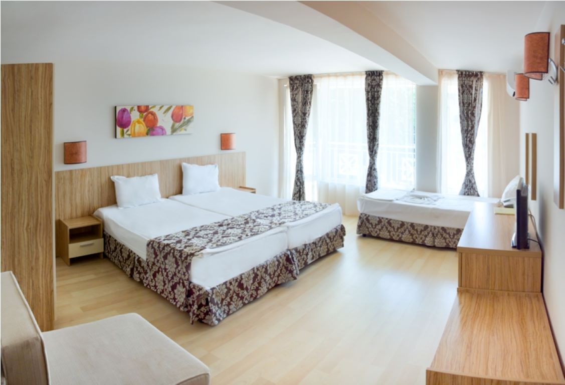 Karlovo Hotel-Trokrevetna soba.jpg