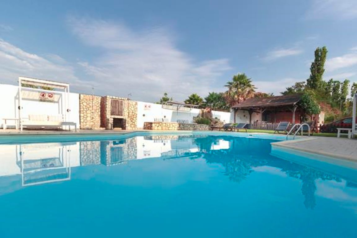Hotel Vamvinis - otvoreni bazen.jpg