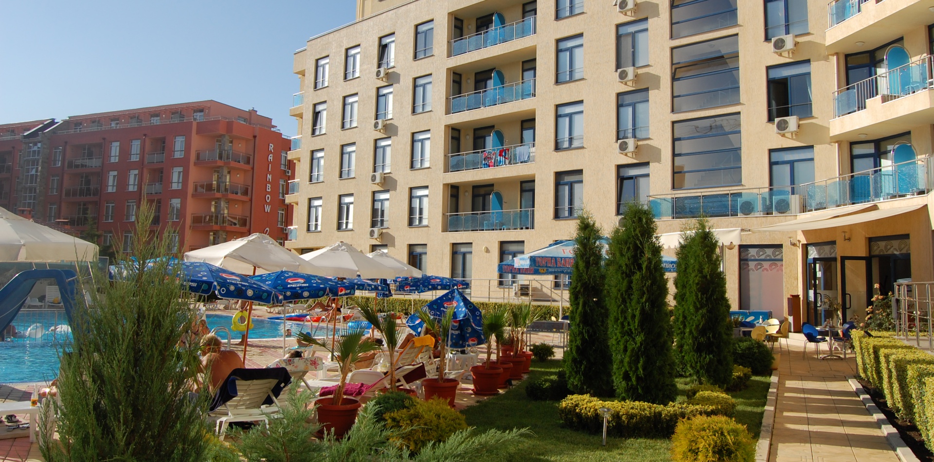 Holiday Complex Rainbow 1-Hotel spolja.jpg