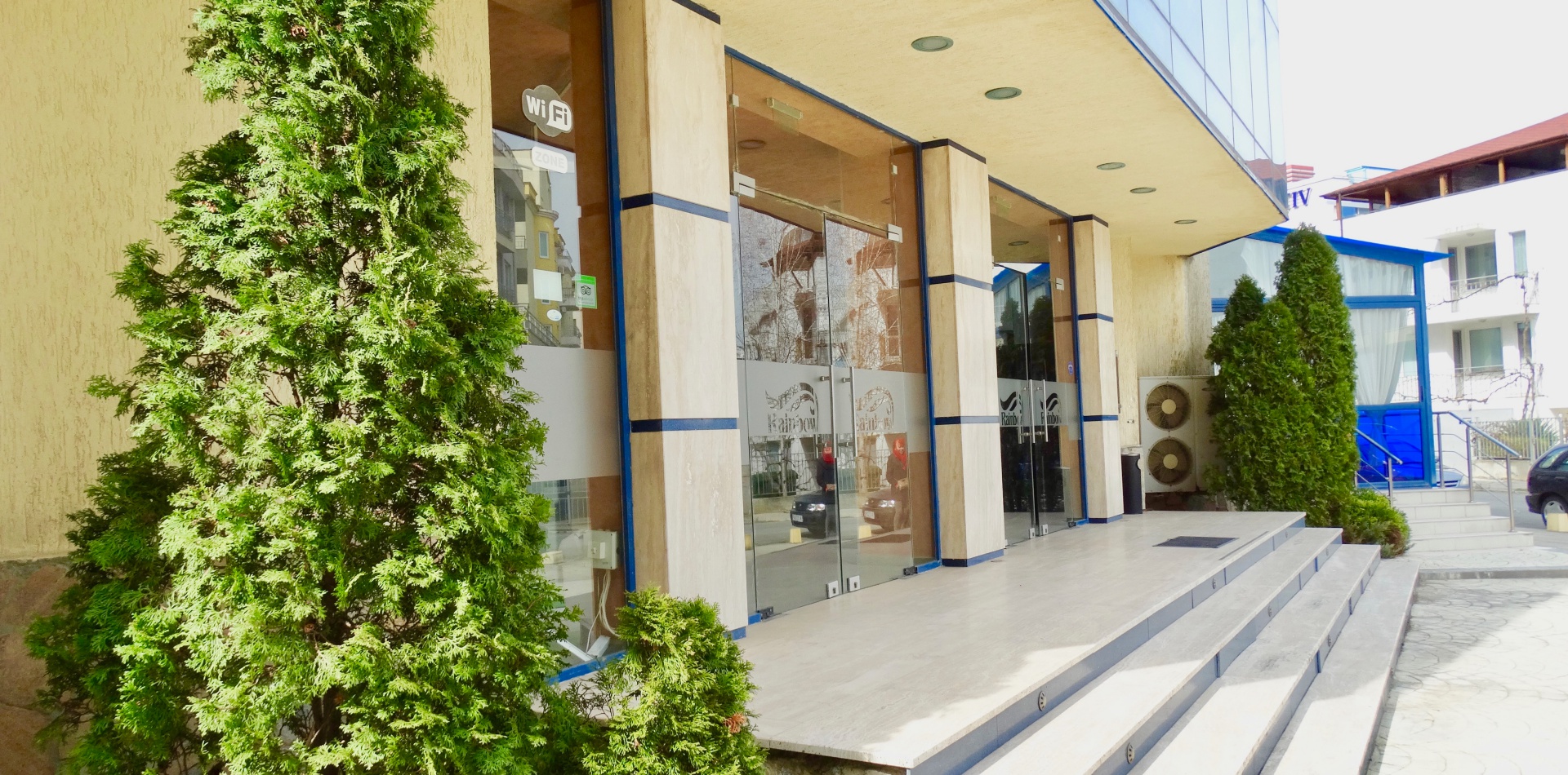 Holiday Complex Rainbow 1-Ulaz u hotel.jpg