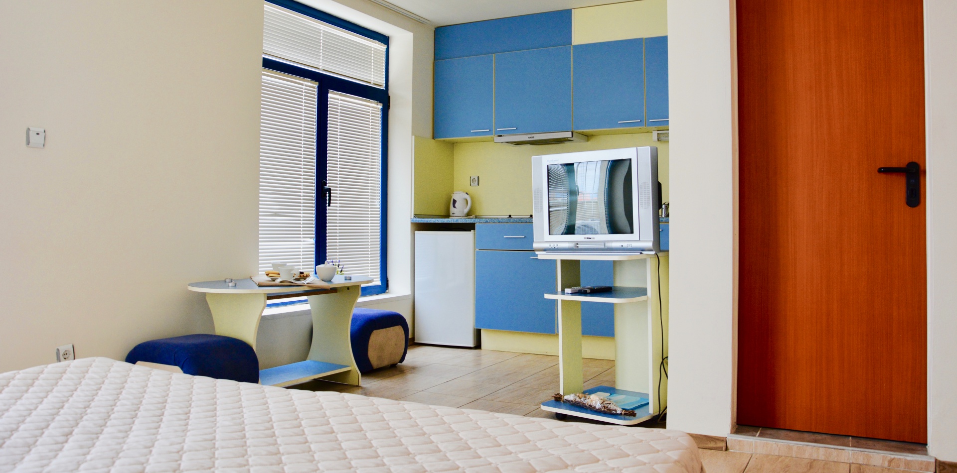 Hotel Holiday Complex Rainbow 1-Standardna economy soba.jpg