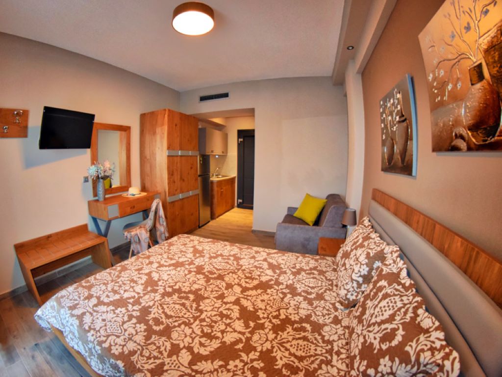 Vrahakia Hotel-Studio za tri osobe.jpg