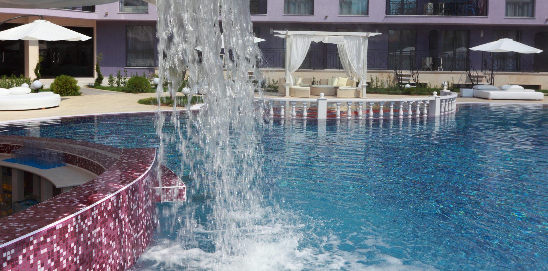 Holiday Complex Rainbow 3-Bar na bazenu.jpg
