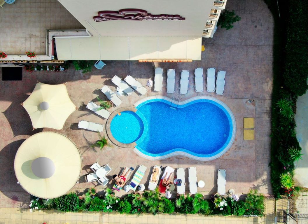 Saint Valentine Hotel-Kompleks bazena.jpg