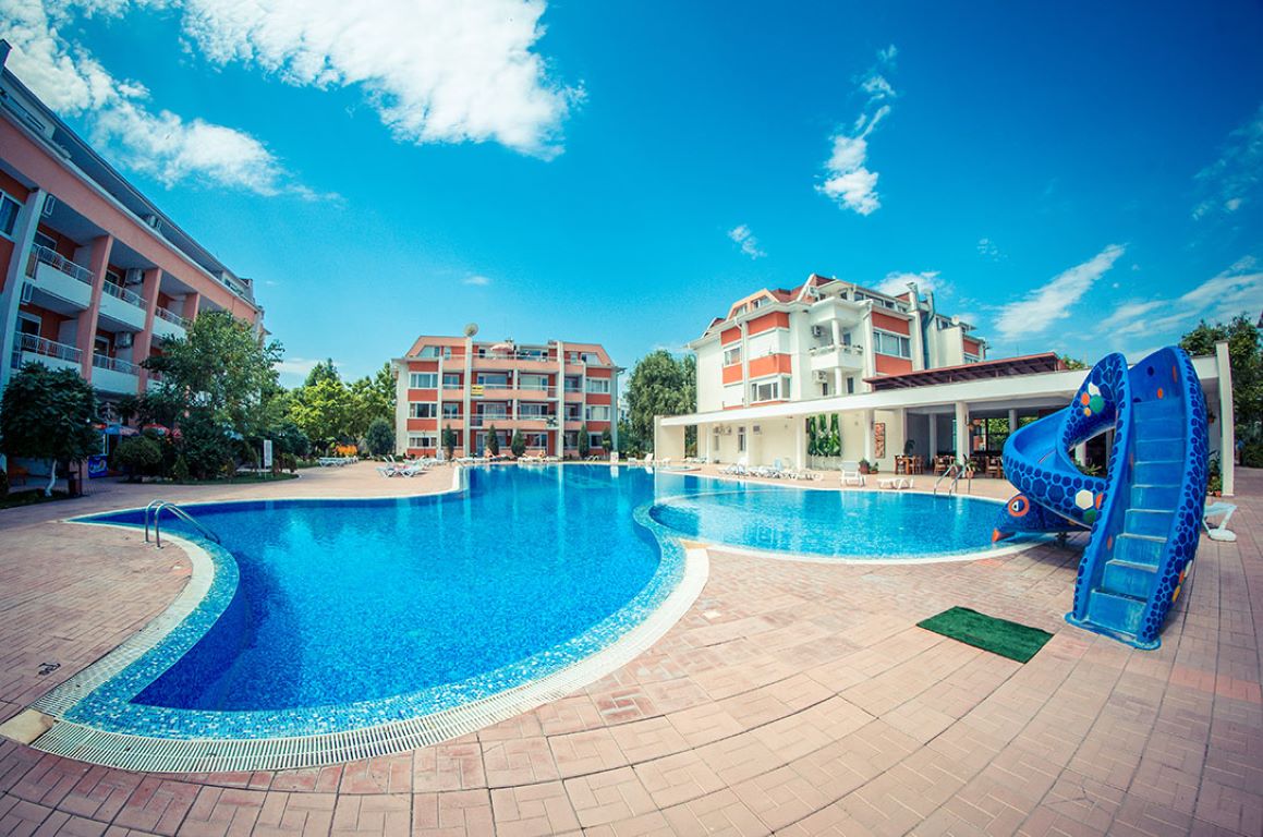 Sunny Beach Apart Hotel-Kompleks bazena.jpg
