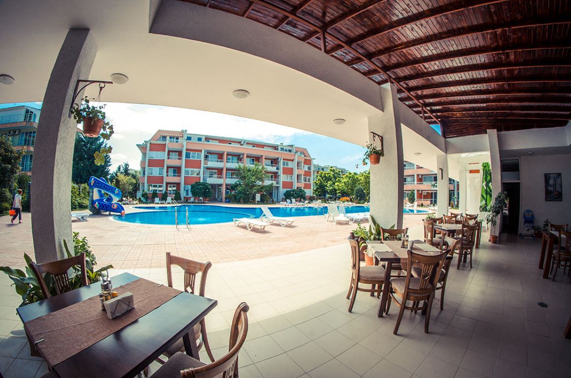 Sunny Beach Apart Hotel-Terasa restorana.jpg