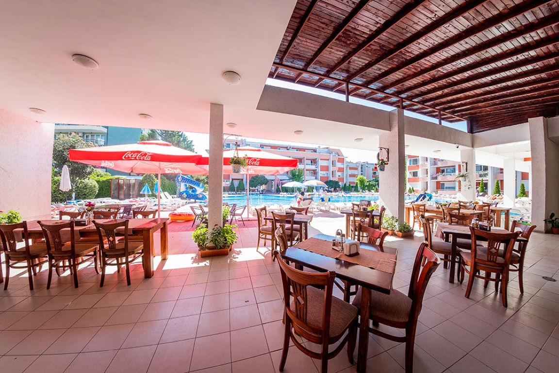 Sunny Beach Apart-Terasa restorana.jpg