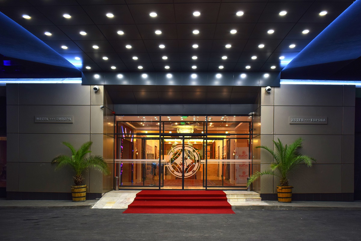 Hotel Europa-Ulaz u hotel.jpg