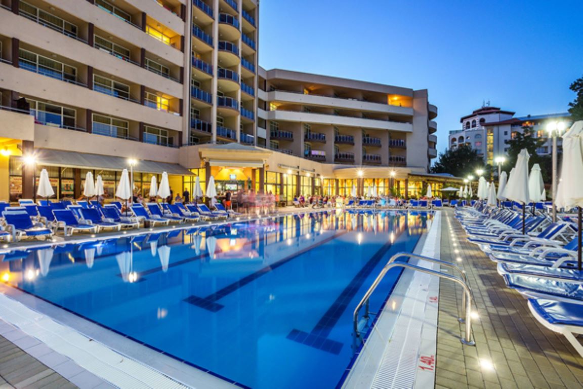 Laguna Park & Aqua Club-Hotel nocu.jpg