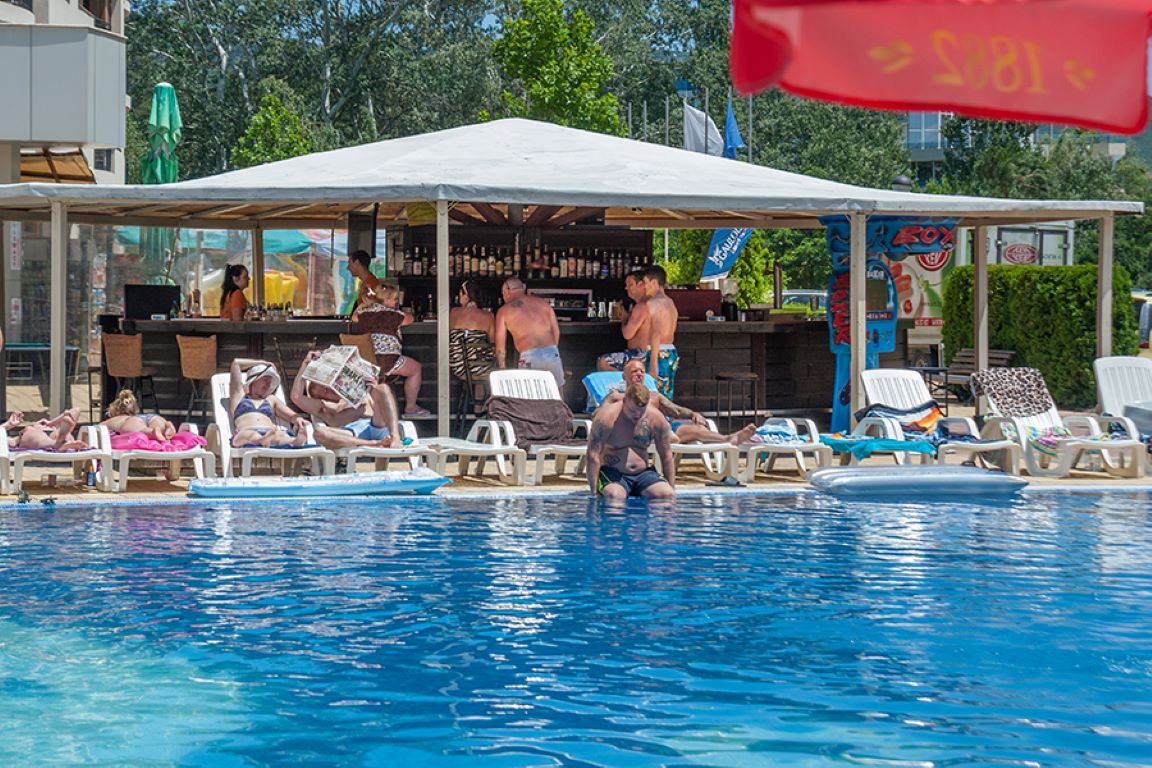 Hotel Poseidon-Bar na bazenu.jpg