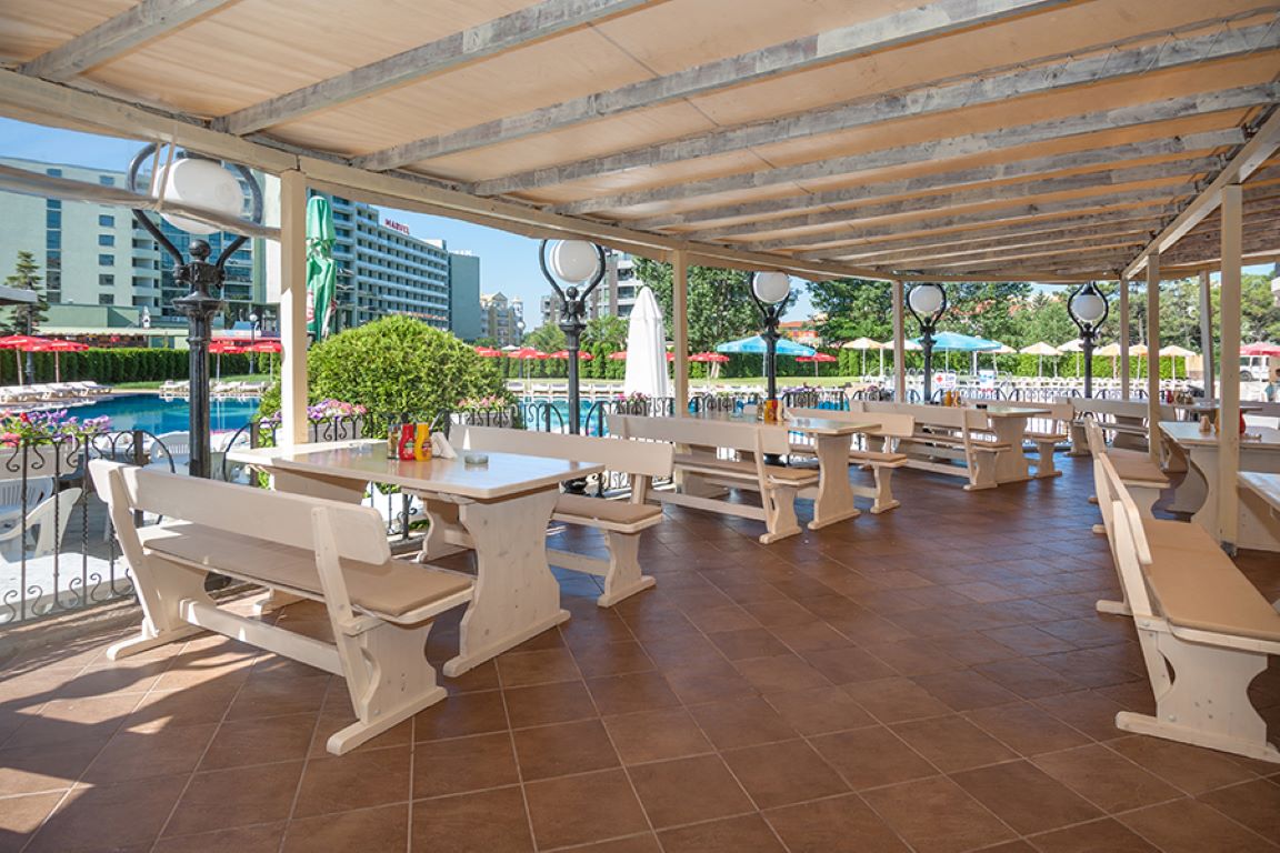 Poseidon Hotel-Terasa restorana.jpg