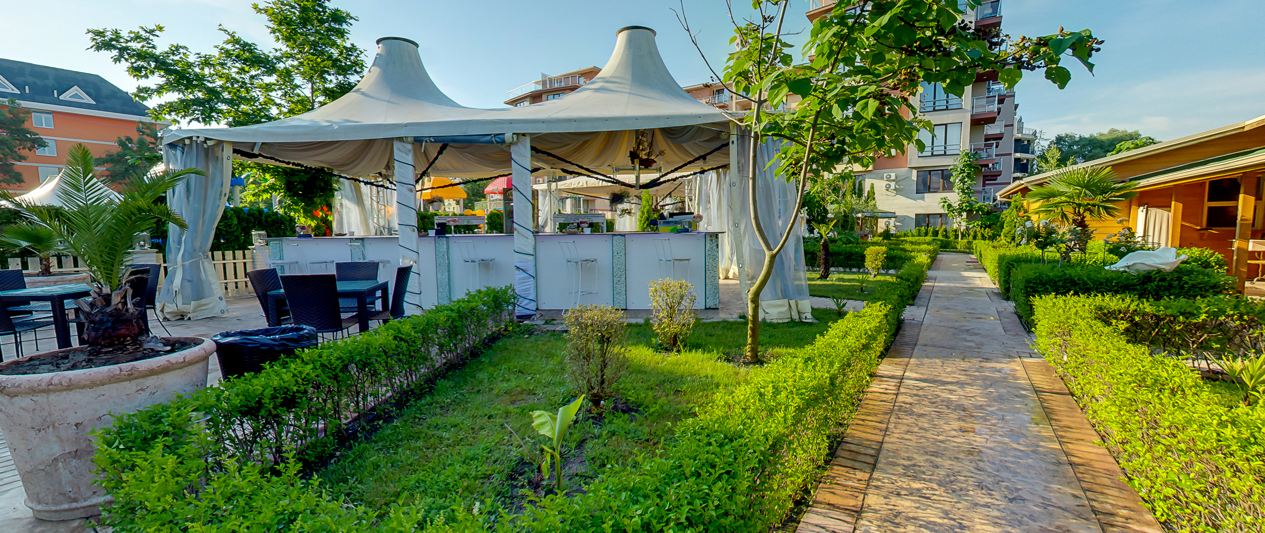 Hotel Tarsis-Bar na bazenu.jpeg
