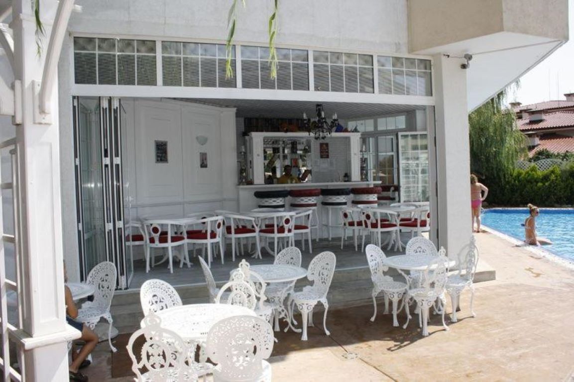 Hotel Sunset Sunny Beach-Bar na bazenu.jpg