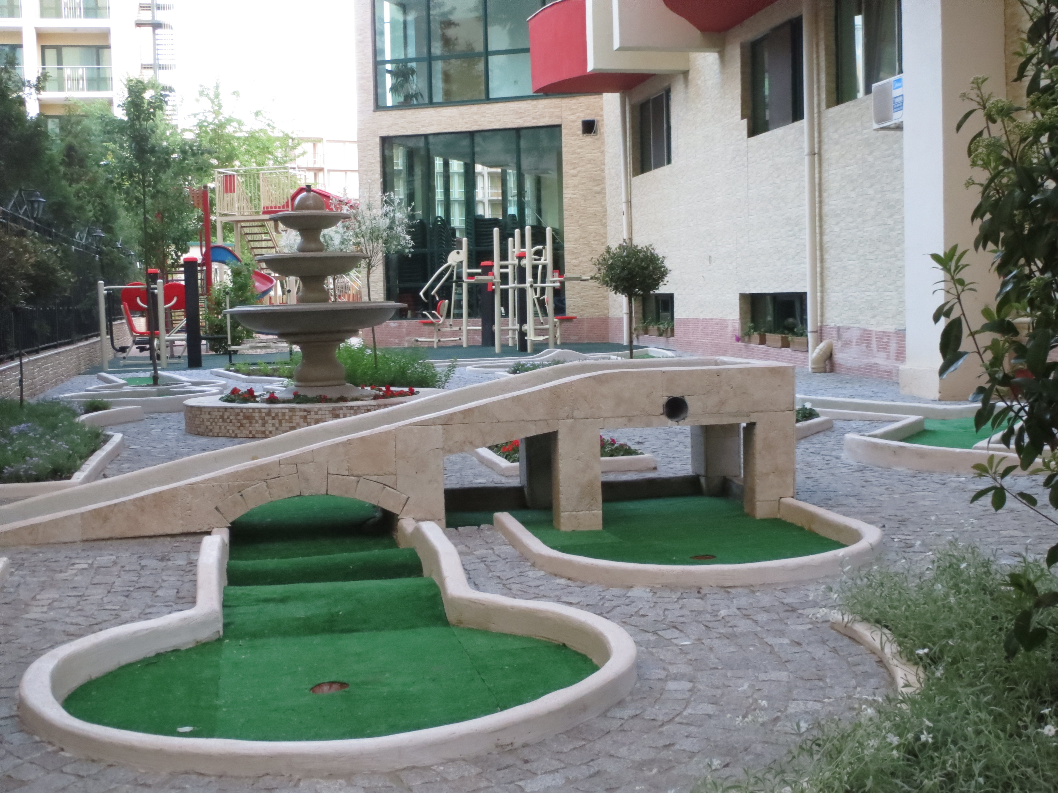 Hotel Mena Palace-Fitnes na otvorenom.jpg