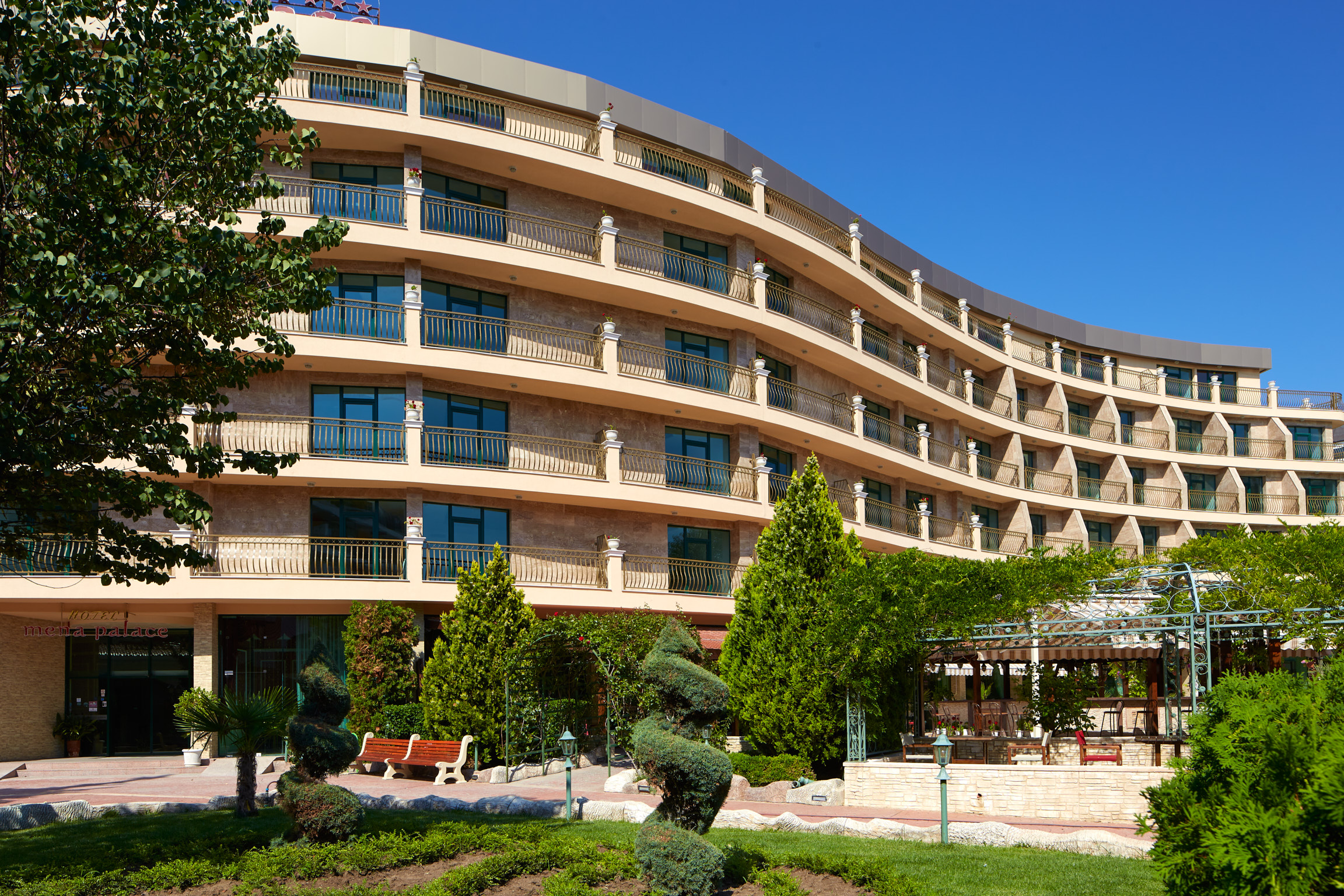 Mena Palace-Zgrada hotela.jpg