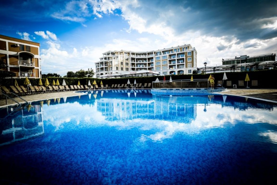 Hotel Kavkaz-Bazen.jpg