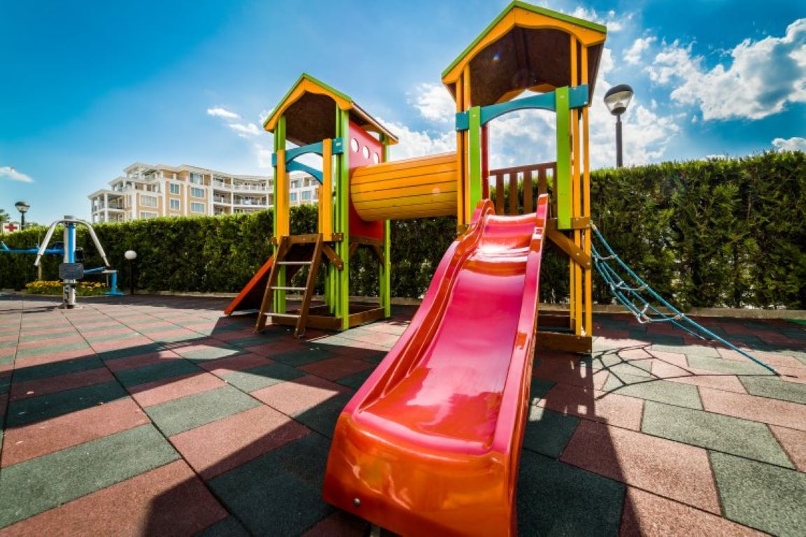 Hotel Kavkaz-Decije igraliste.jpg