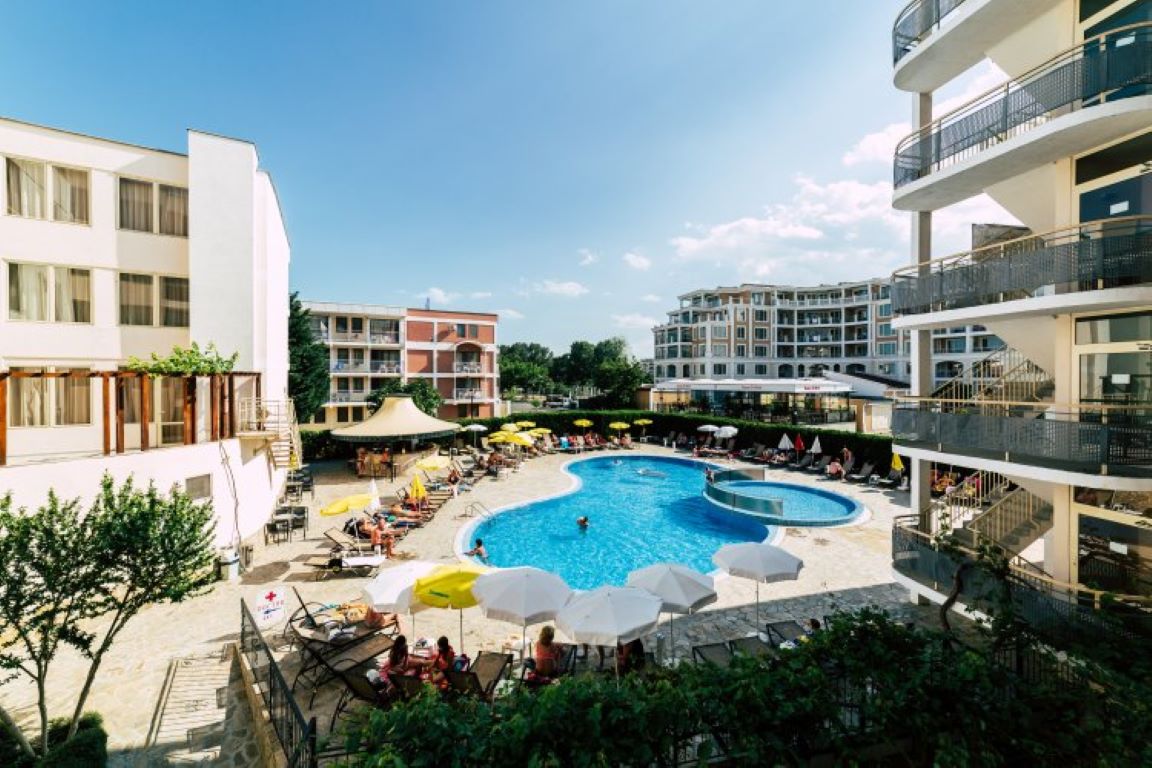Hotel Kavkaz-Kompleks bazena.jpg