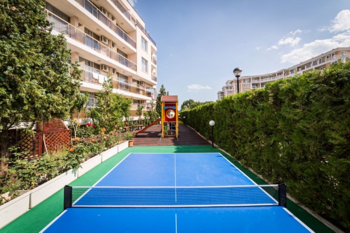 Hotel Kavkaz-Stoni tenis.jpg
