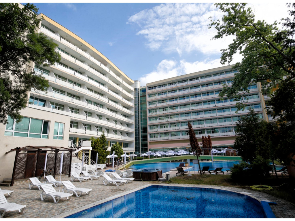Grand Hotel Nirvana-Zgrada hotela.jpeg