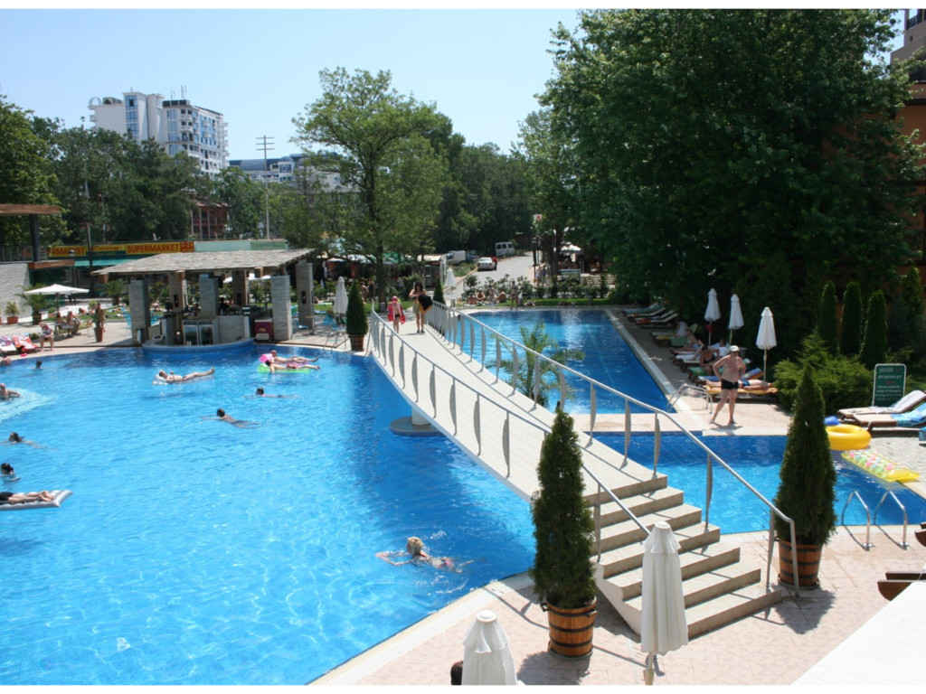 Grand Hotle Nirvana-Kompleks bazena.jpeg