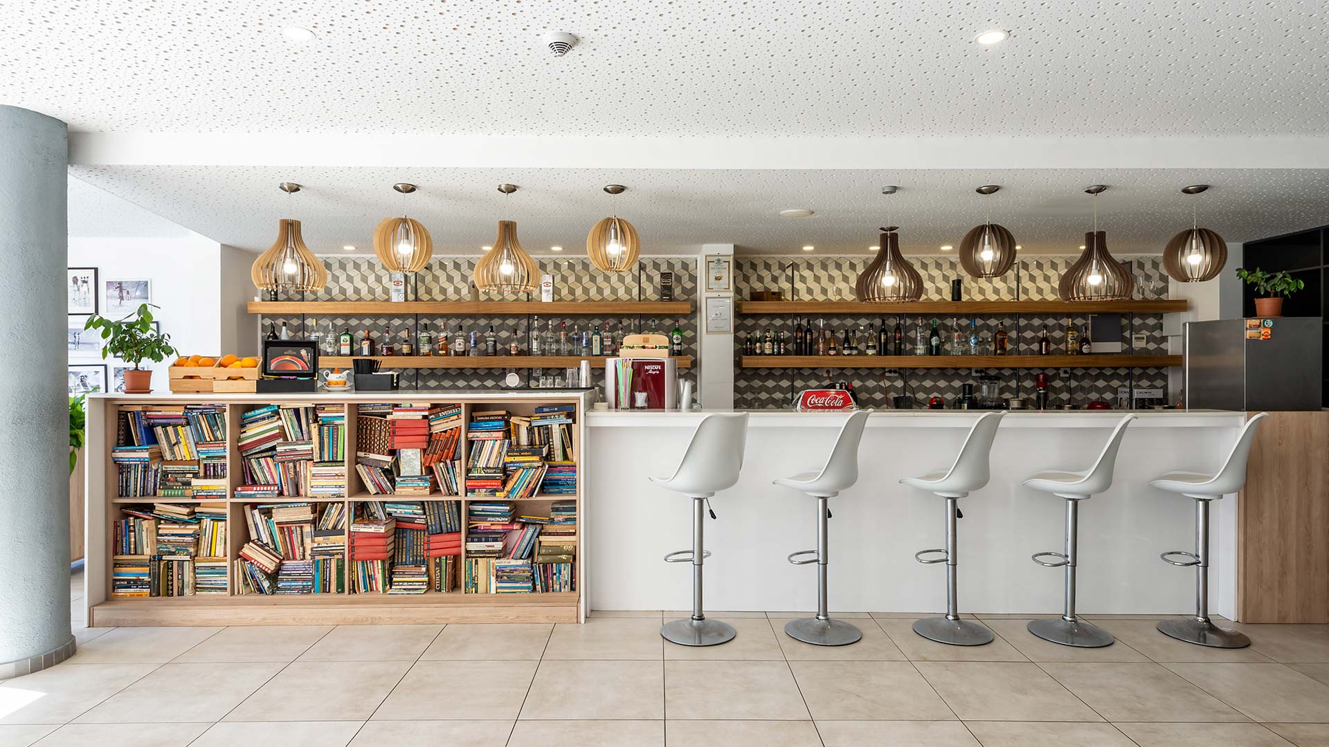 Hotel IHotel-Lobby bar.jpg