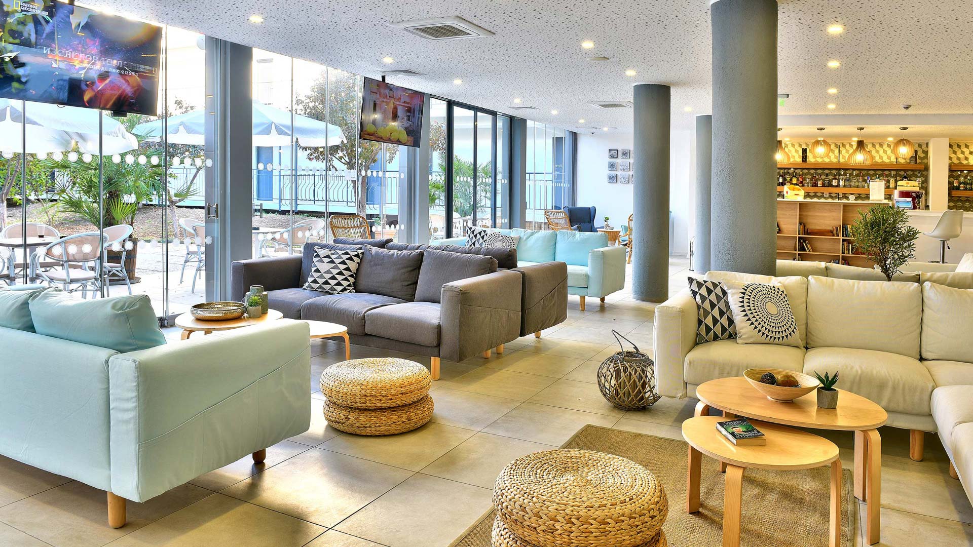 Hotel IHotel-Lobby.jpg