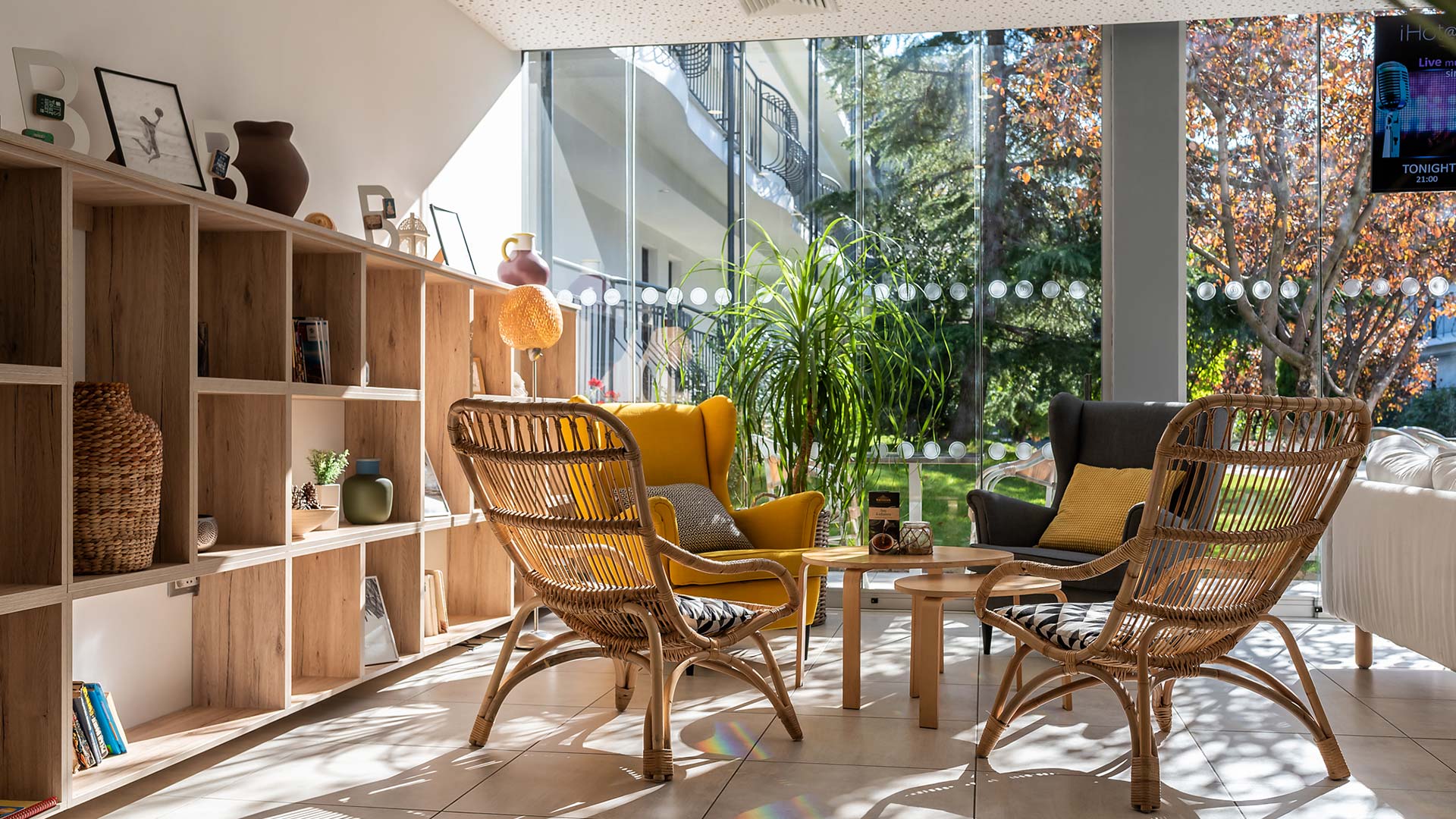 IHotel-Lobby.jpg