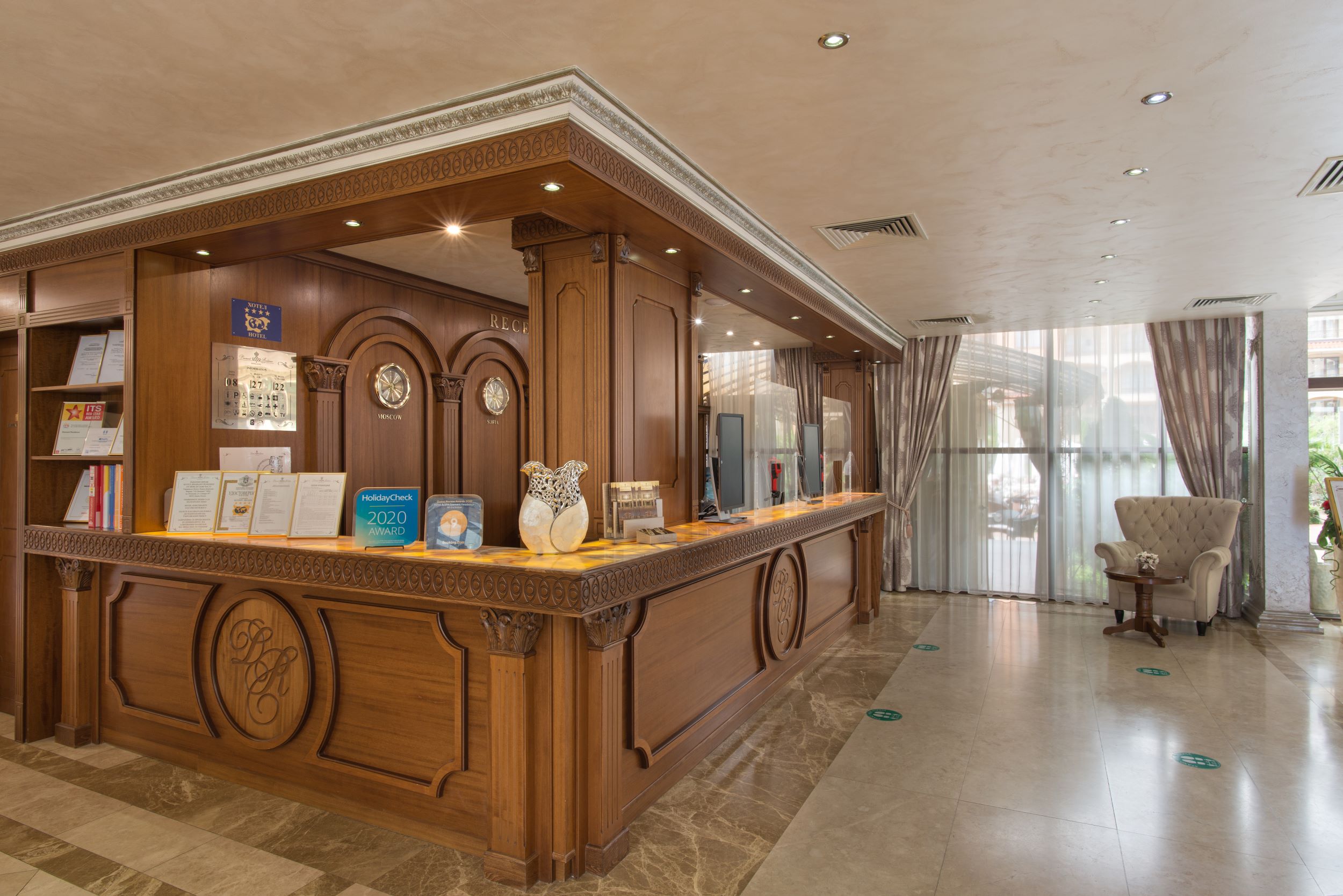 Diamond Residence Hotel & Spa-Recepcija.jpg