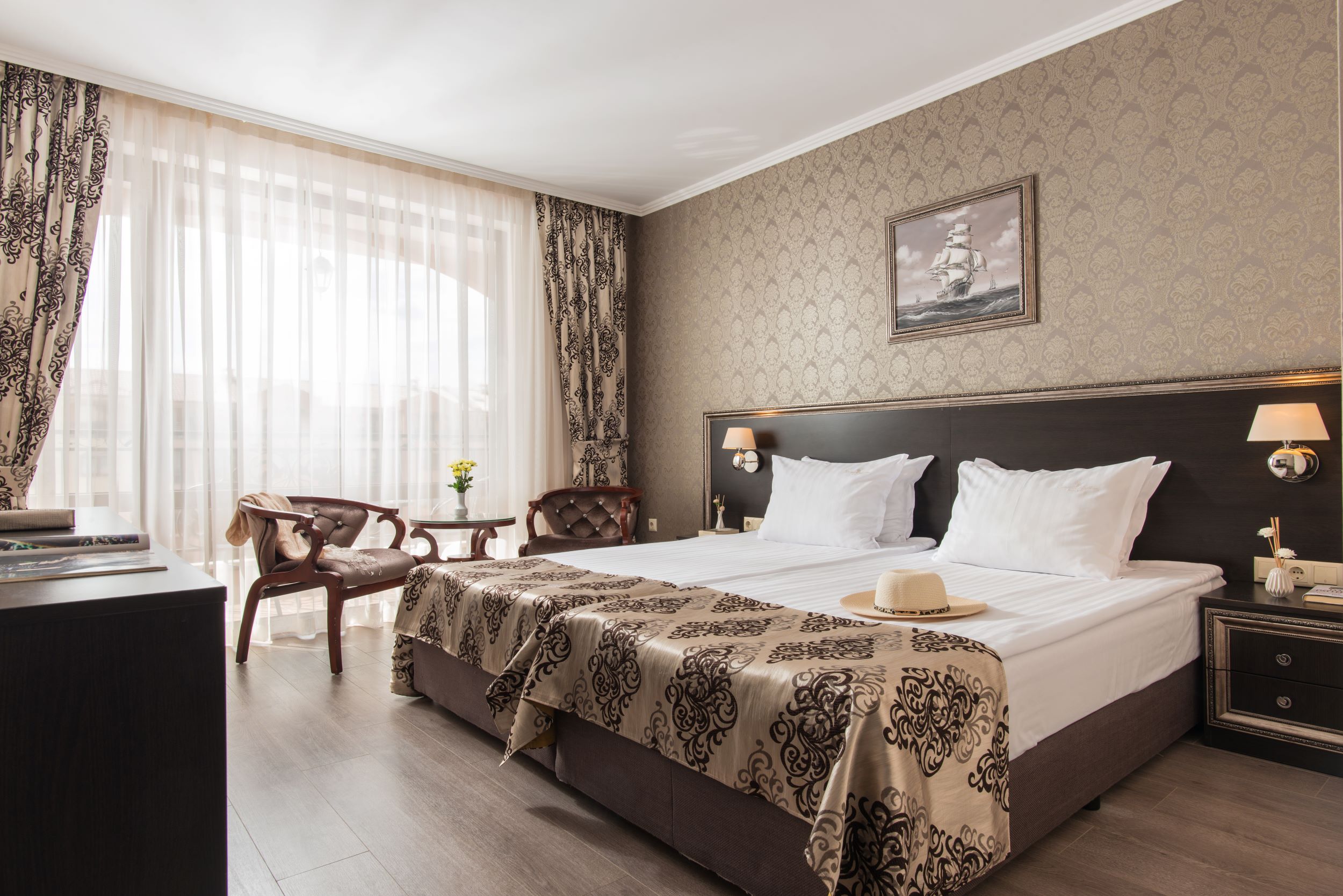 Diamond Residence Hotel & Spa-Standardna soba pogled bazen.jpg