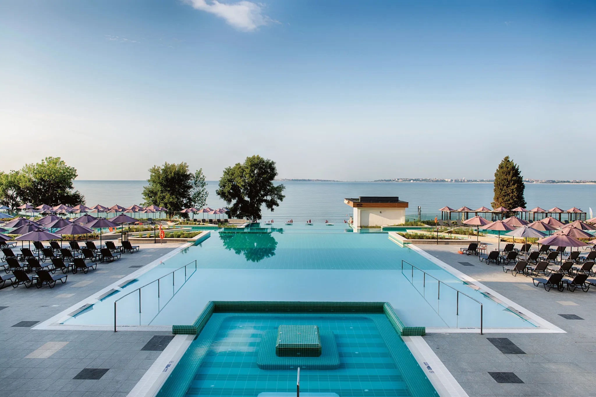 Secrets Sunny Beach Resort & Spa-Bazen.jpg