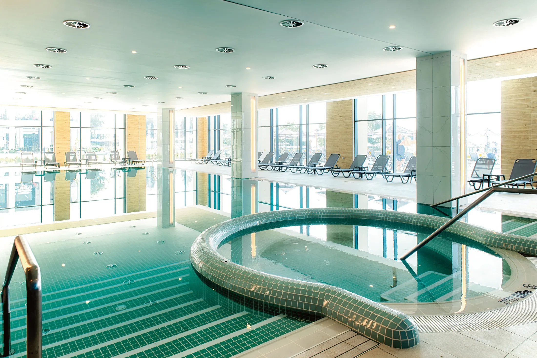 Secrets Sunny Beach Resort & Spa-Unutrasnji bazen.jpg