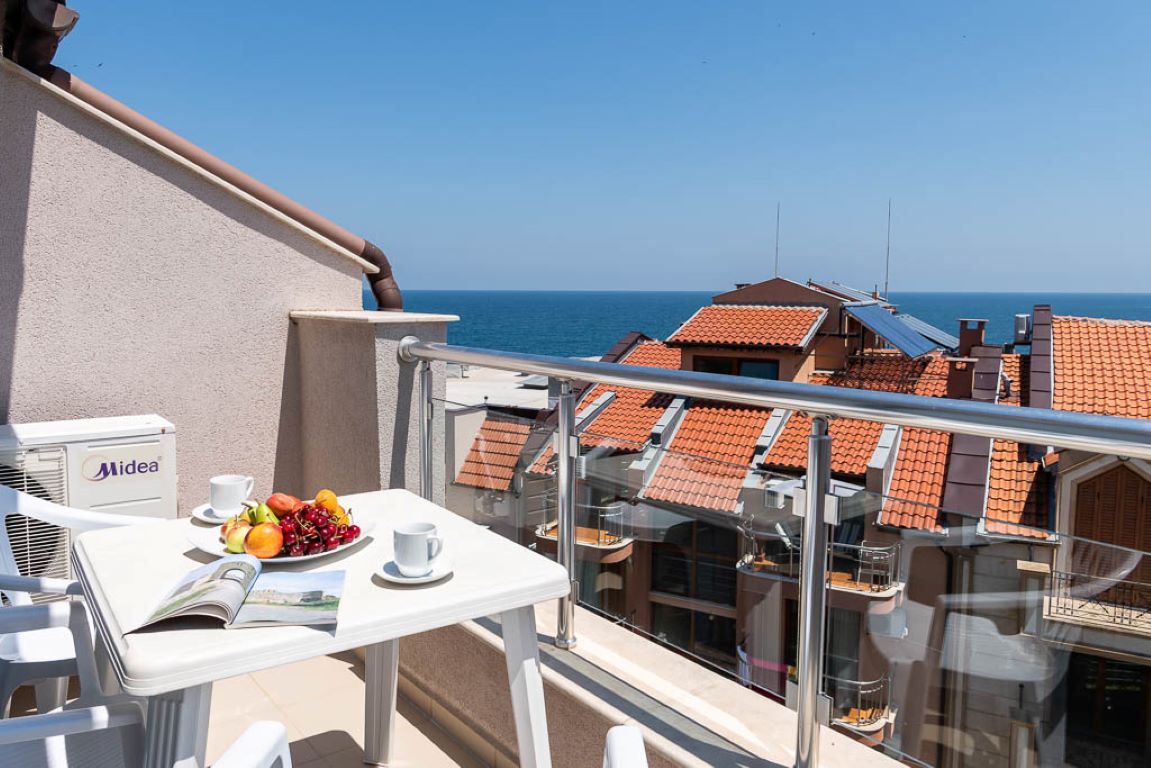Amon Ra Hotel-Studio.jpg