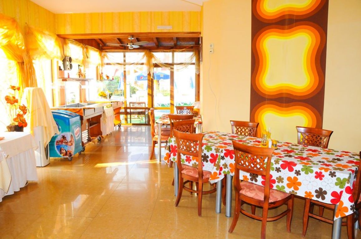 Apolis Hotel-Restoran.jpg