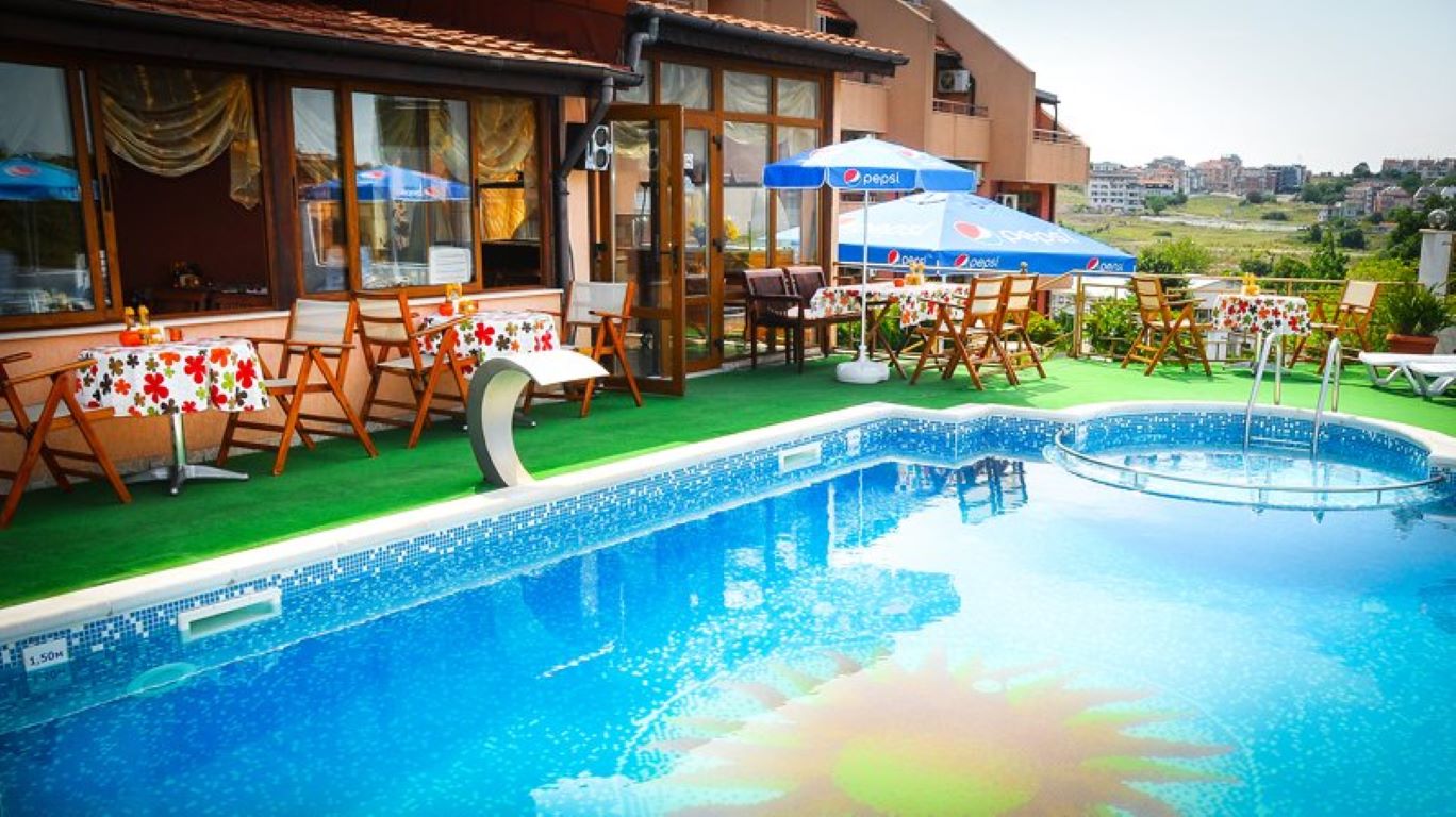 Hotel Apolis-Bazen.jpg