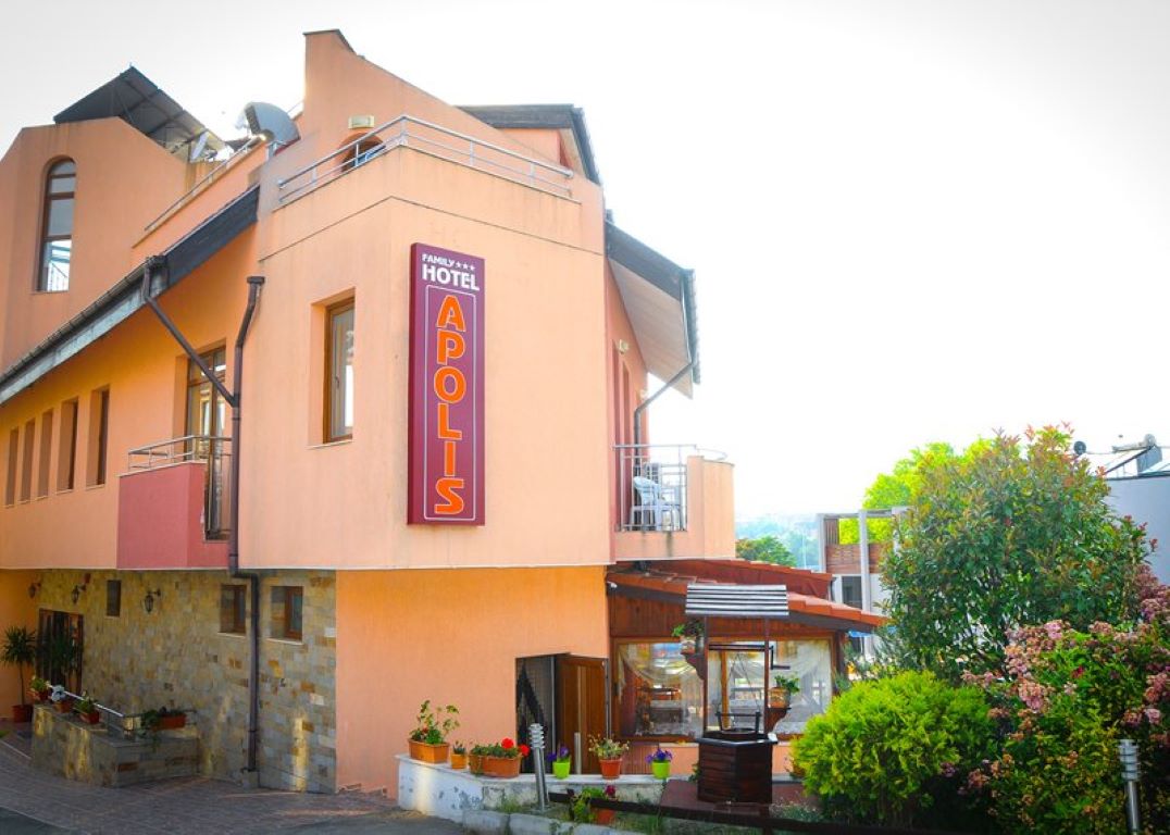 Hotel Apolis-Hotel spolja.jpg