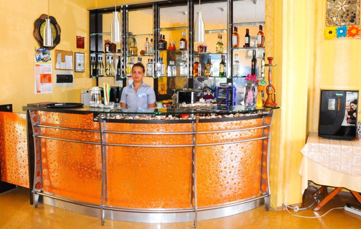 Hotel Apolis-Lobby bar.jpg