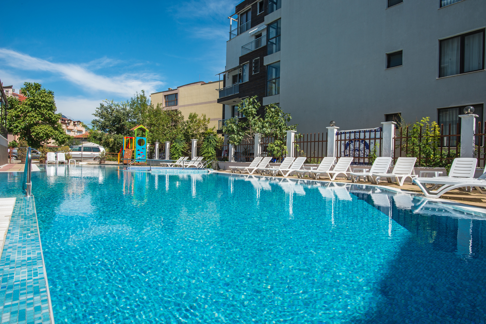 Hotel Flagman Sozopol-Bazen.jpg