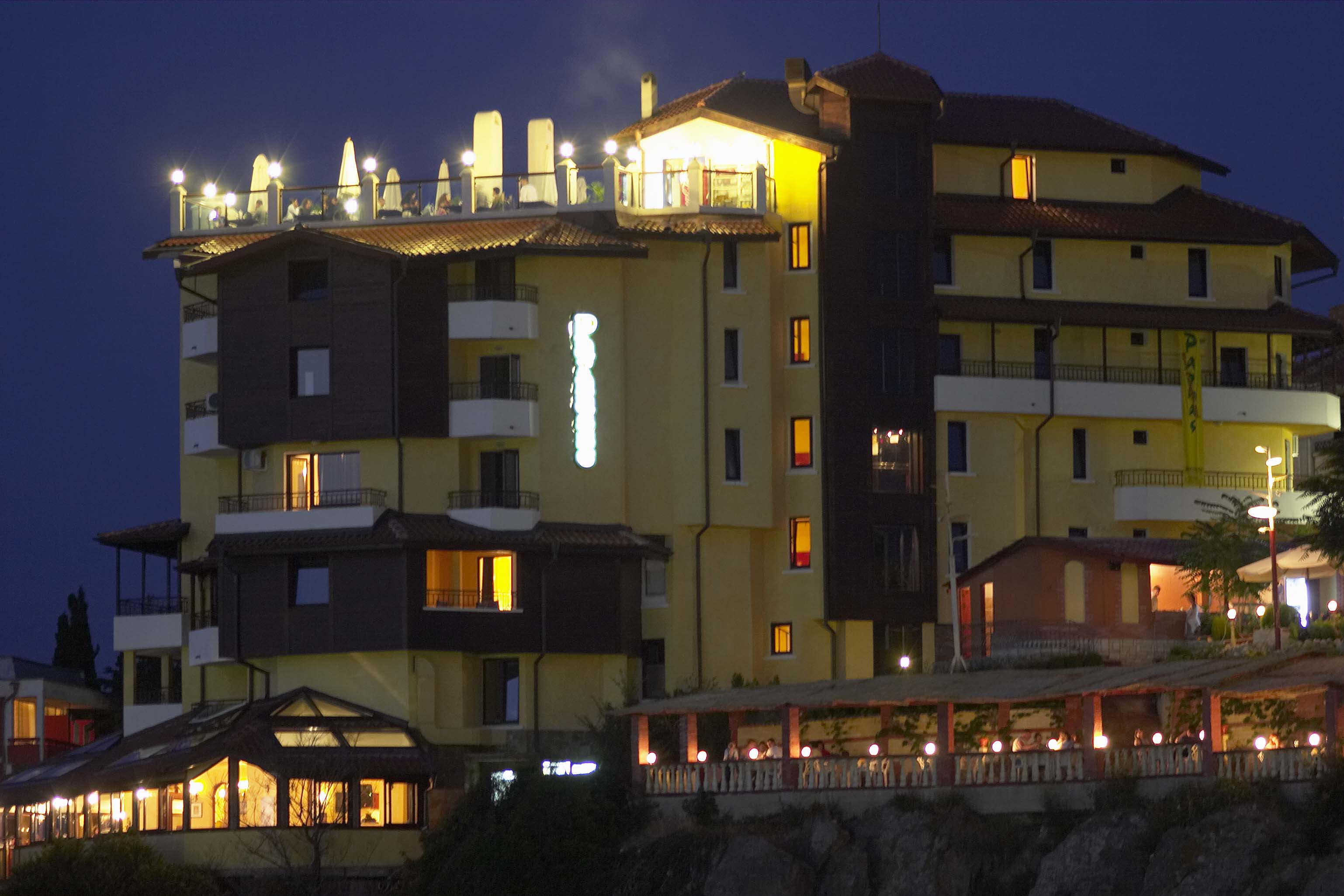 Hotel ParnassZgrada hotela.JPG