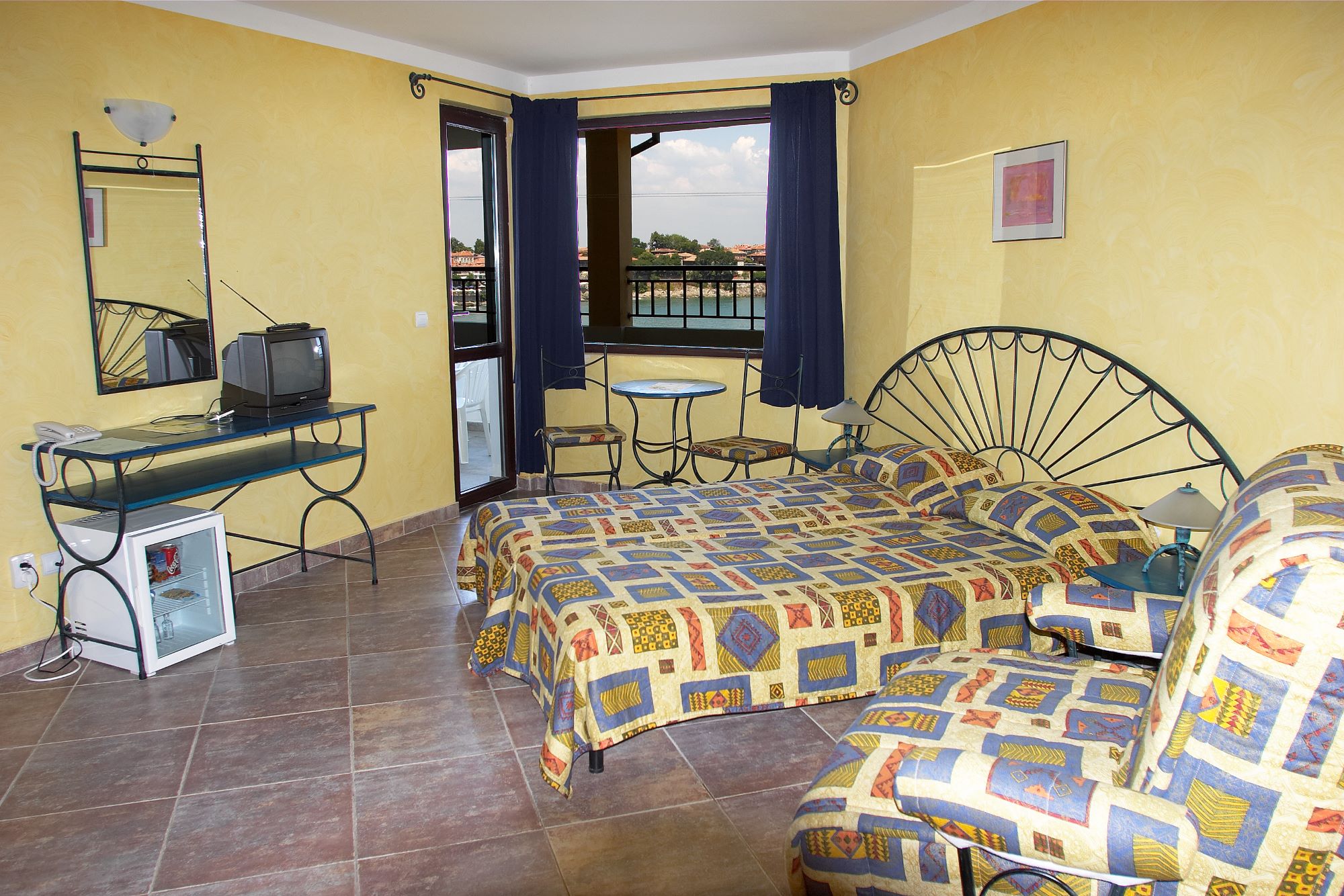 Hotel Parnasse-Standardna soba.jpg
