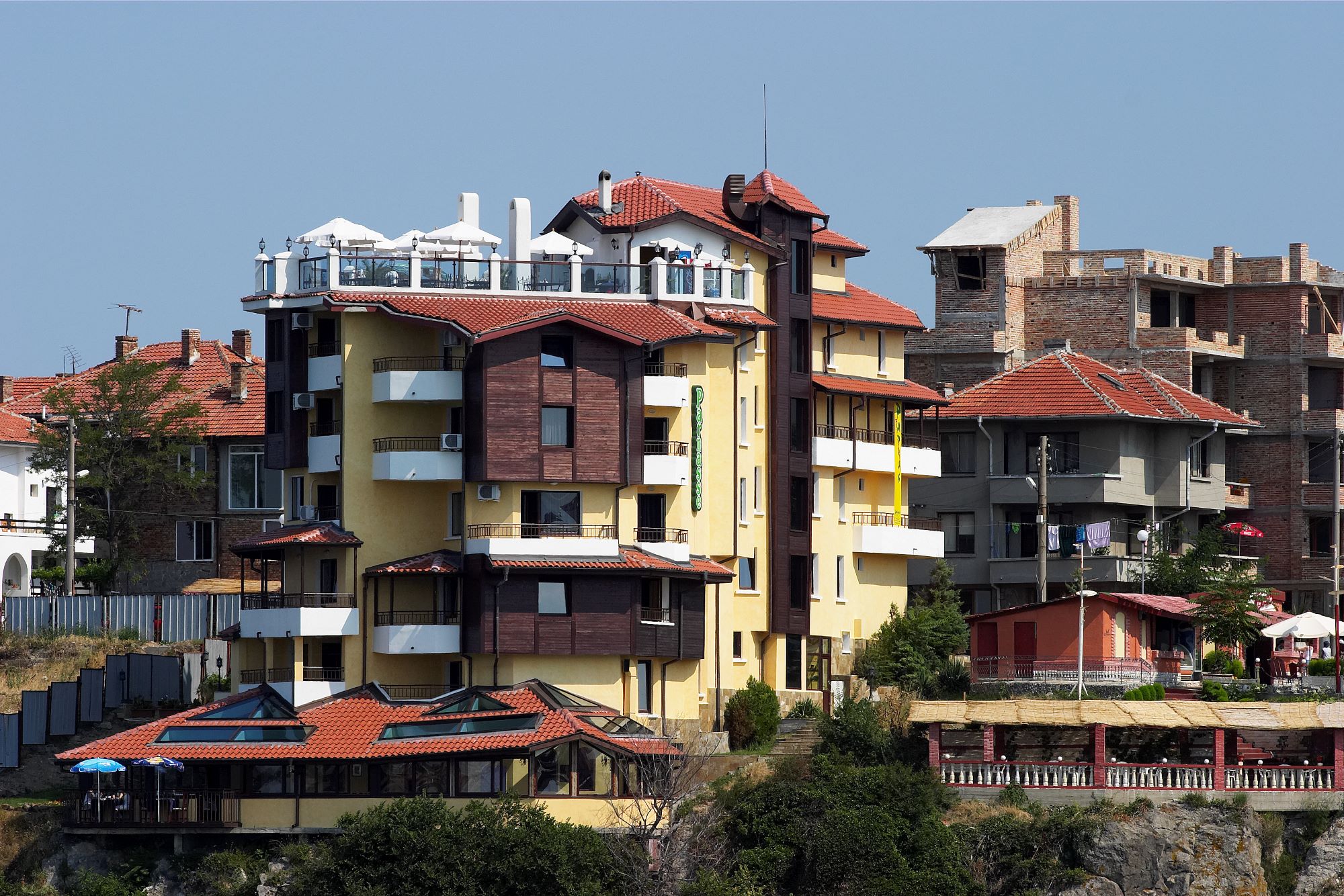 Parnasse Hotel-Hotel spolja.jpg