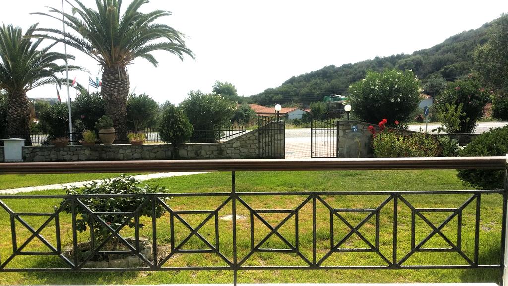 Hotel Ermioni garden.jpg