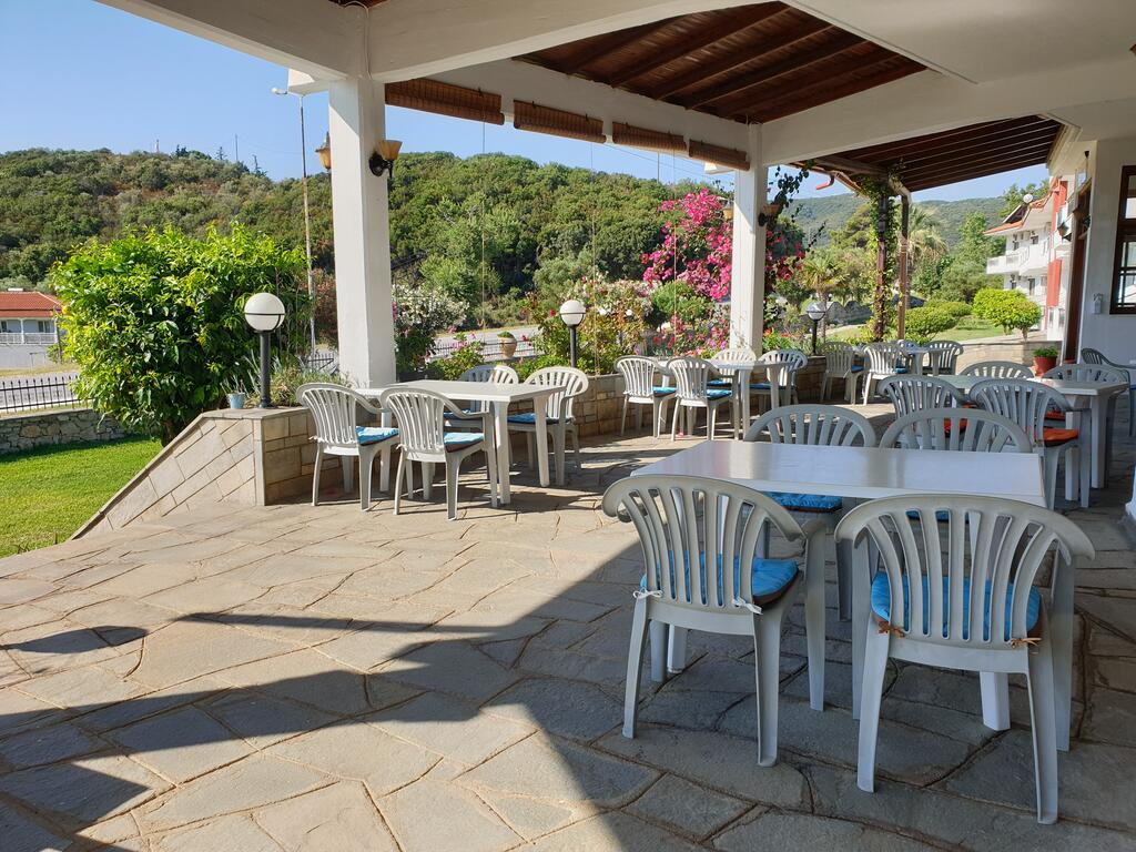 Hotel Ermioni restaurant-bar 1.jpg