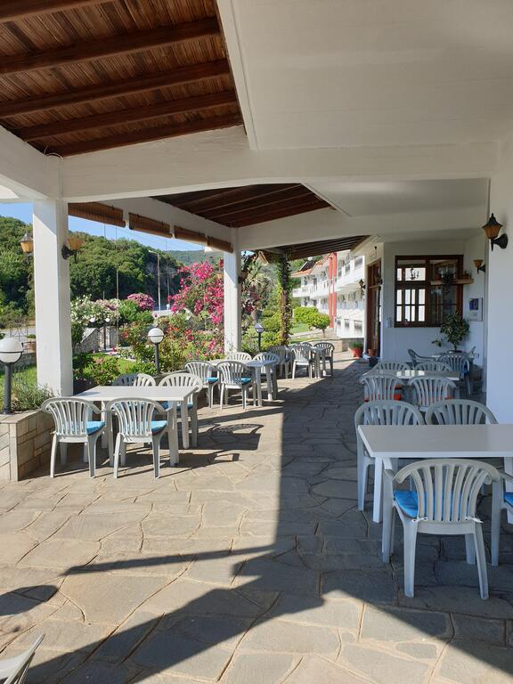 Hotel Ermioni restaurant-bar.jpg