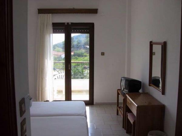 Hotel Ermioni room 2.jpg