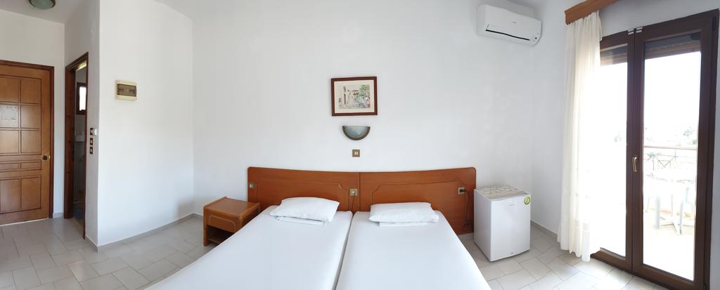 Hotel Ermioni room.jpg