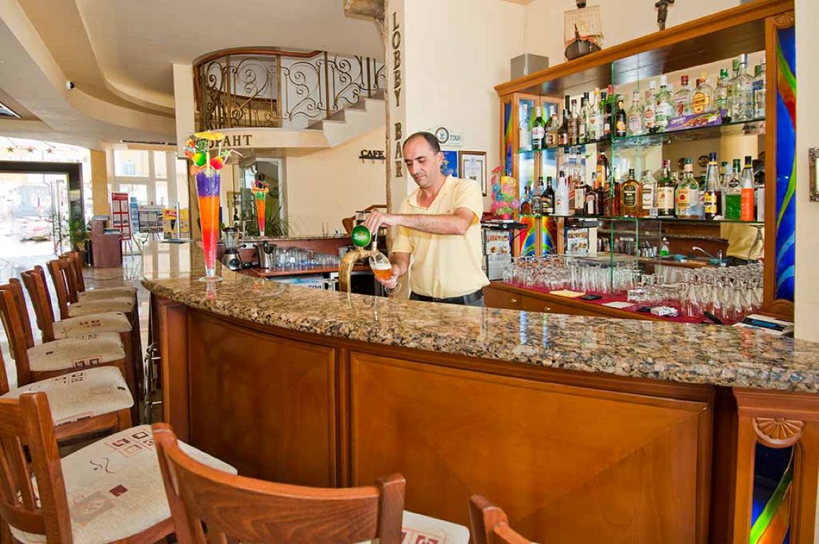 Hotel Villa List-Lobby bar.jpg